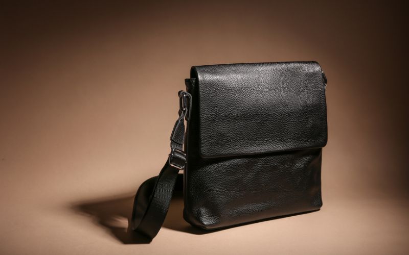 Comment Choisir la Sacoche Cuir Parfaite pour Homme Comment Choisir la Sacoche Cuir Parfaite pour Homme Uncategorized comment choisir sacoche cuir parfaite homme 4