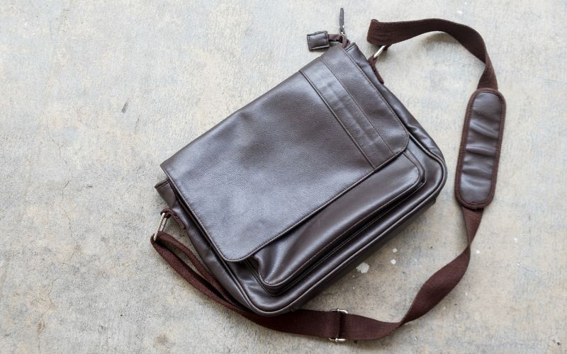 Comment Choisir la Sacoche Cuir Parfaite pour Homme Comment Choisir la Sacoche Cuir Parfaite pour Homme Uncategorized comment choisir sacoche cuir parfaite homme 7